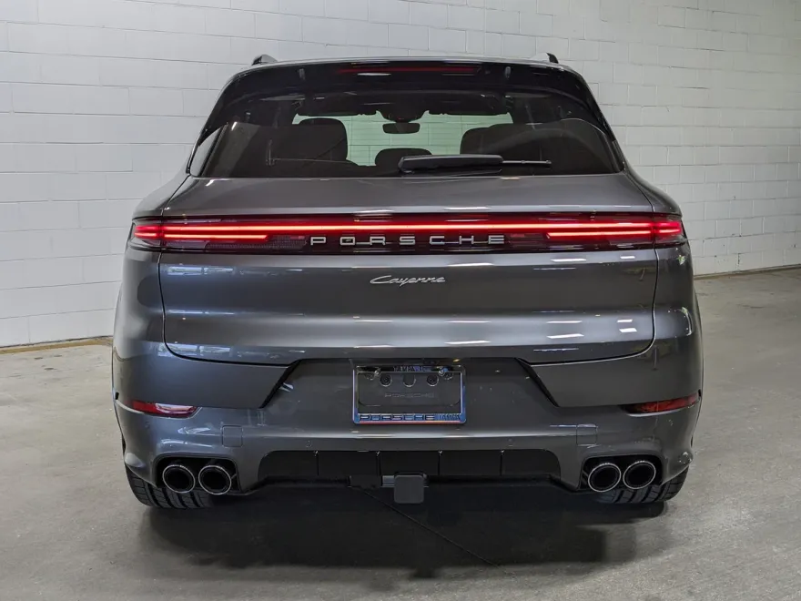 2025 Porsche Cayenne photo 1