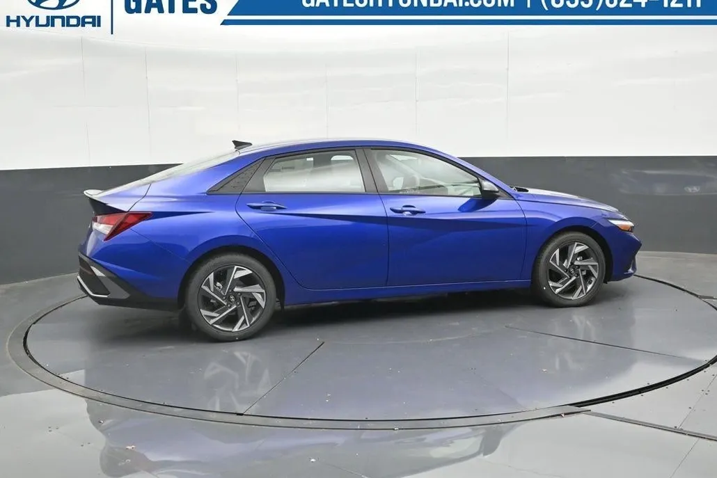 2025 Hyundai Elantra SEL Sport photo 1