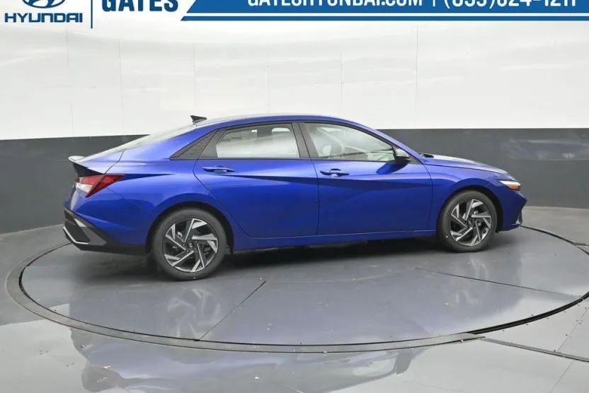 2025 Hyundai Elantra SEL Sport photo 1