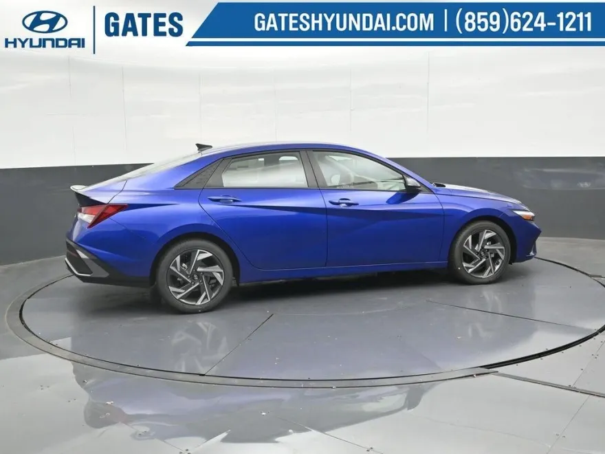 2025 Hyundai Elantra SEL Sport photo 1