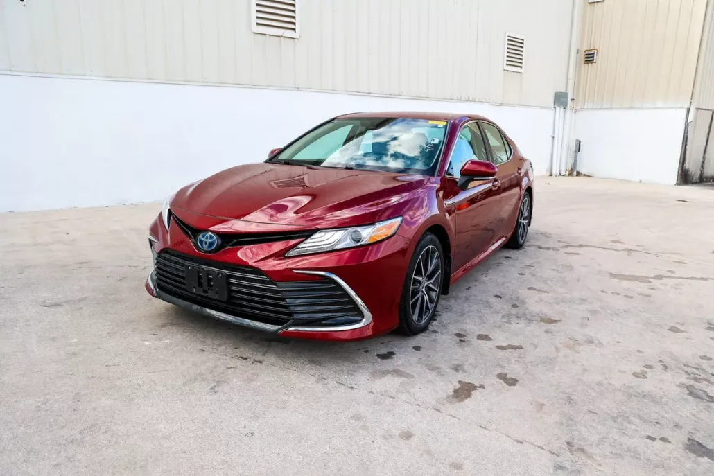 2021 Toyota Camry Hybrid XLE photo 1