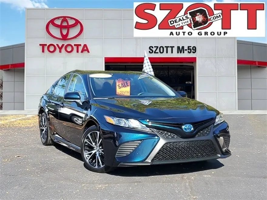 2020 Toyota Camry Hybrid SE photo 1