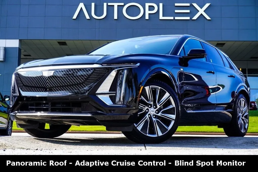 2024 Cadillac Lyriq Luxury photo 1