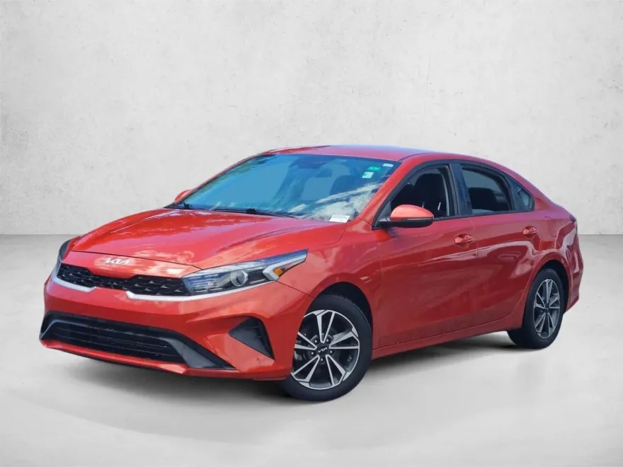 2023 Kia Forte LXS photo 1