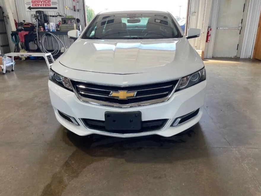 2016 Chevrolet Impala 1LT photo 1
