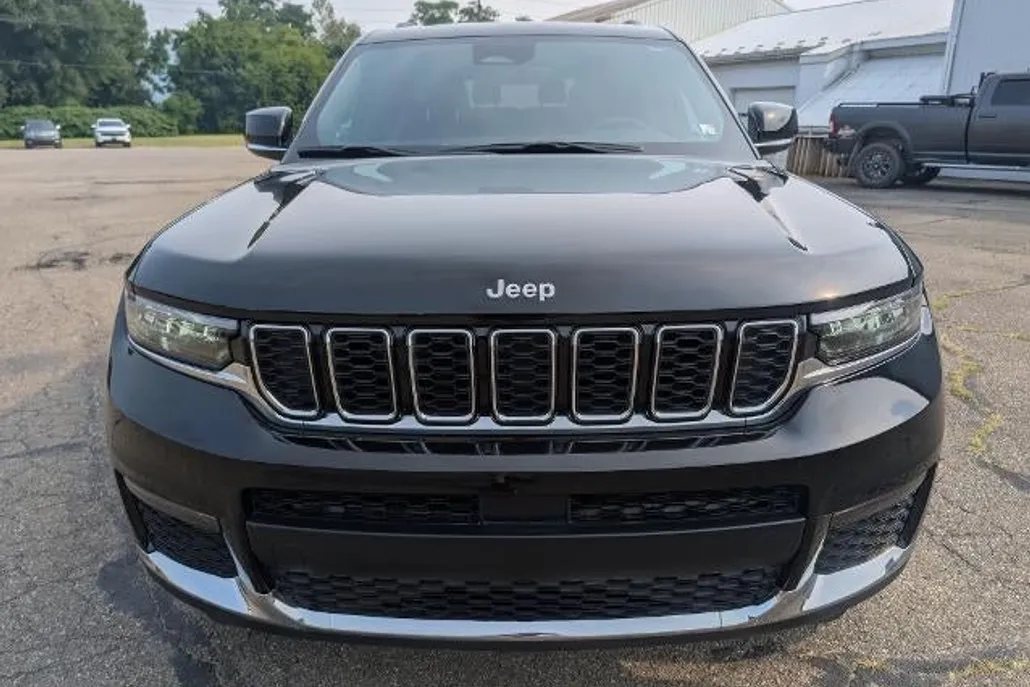 2025 Jeep Grand Cherokee Limited photo 1