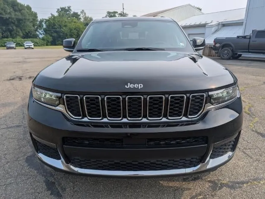 2025 Jeep Grand Cherokee Limited photo 1