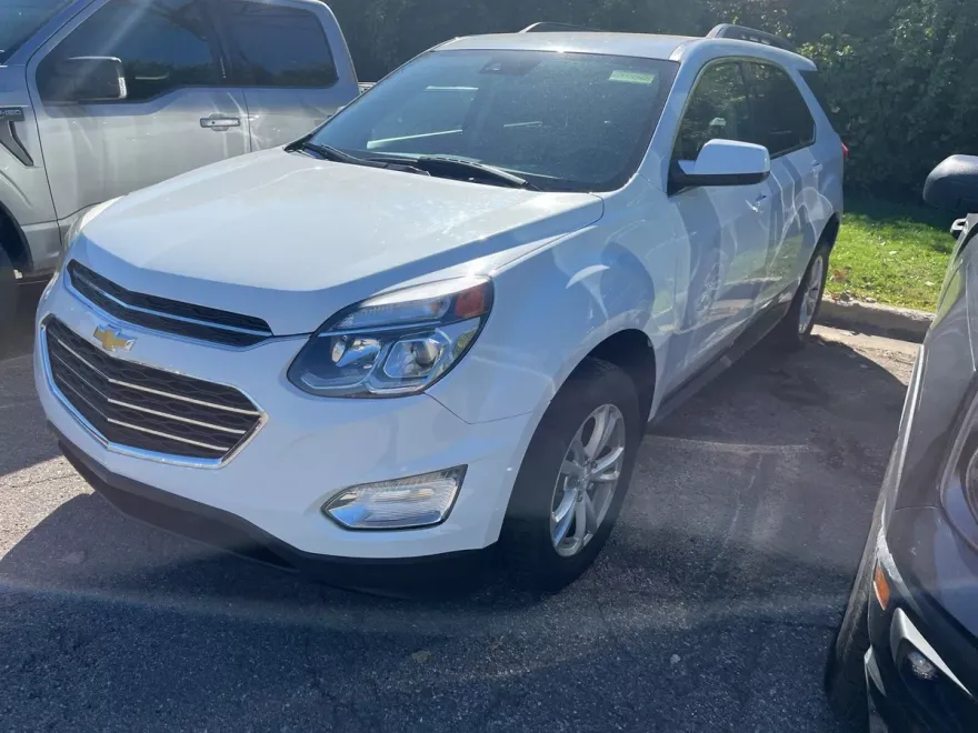 2017 Chevrolet Equinox LT photo 1