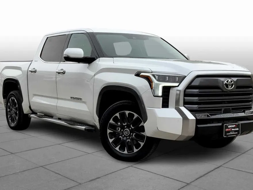 2023 Toyota Tundra Limited CrewMax photo 1