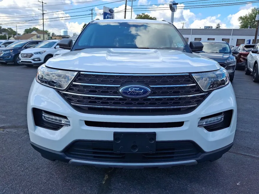 2022 Ford Explorer XLT photo 1
