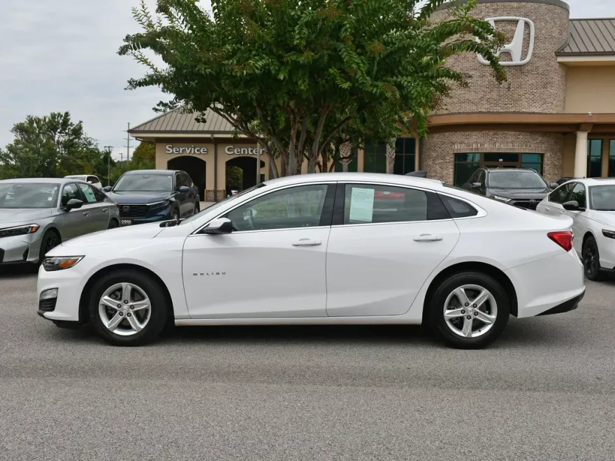 2024 Chevrolet Malibu LS photo 1