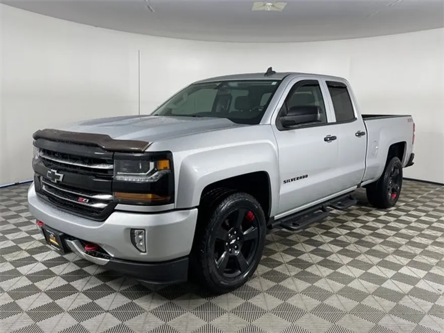 2017 Chevrolet Silverado 1500 LT photo 1