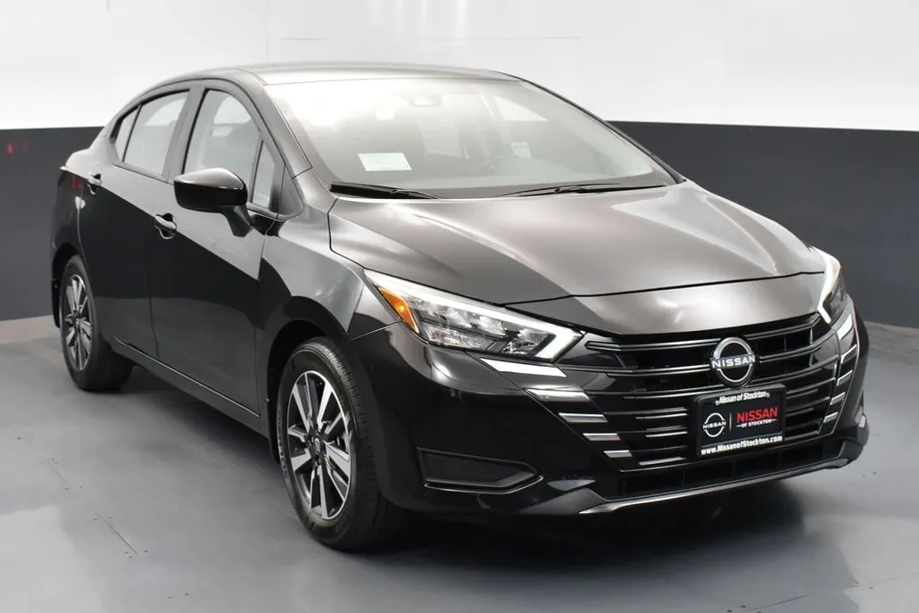 2025 Nissan Versa 1.6 SV photo 1