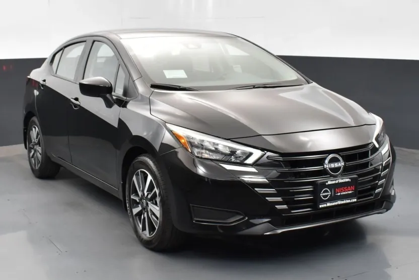 2025 Nissan Versa 1.6 SV photo 1