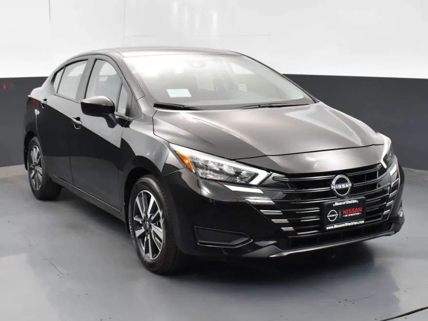 2025 Nissan Versa 1.6 SV photo 1