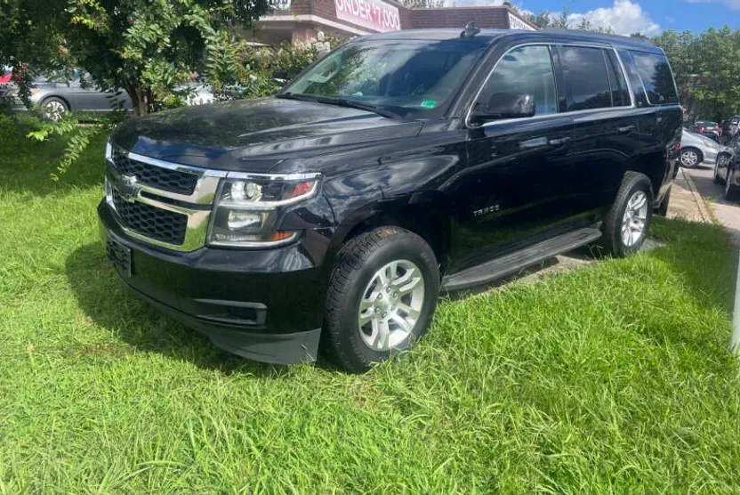 2017 Chevrolet Tahoe LT photo 1