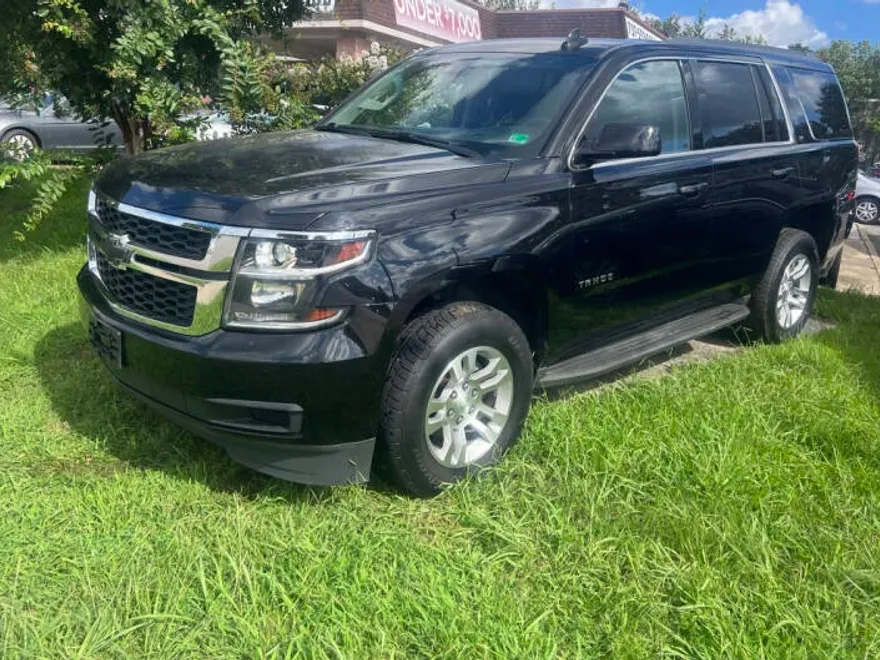 2017 Chevrolet Tahoe LT photo 1