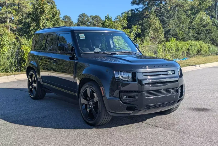 2023 Land Rover Defender X-Dynamic SE photo 1