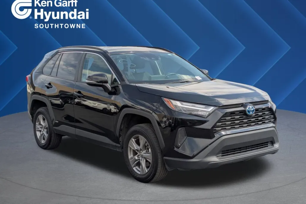 2024 Toyota RAV4 Hybrid XLE photo 1