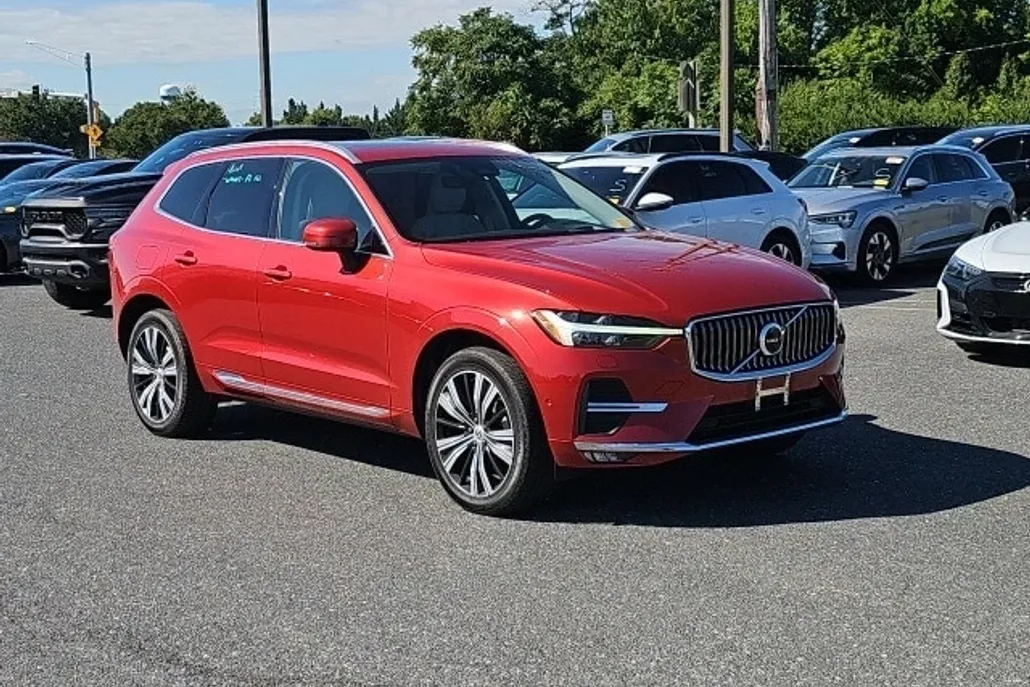 2022 Volvo XC60 B5 Inscription photo 1