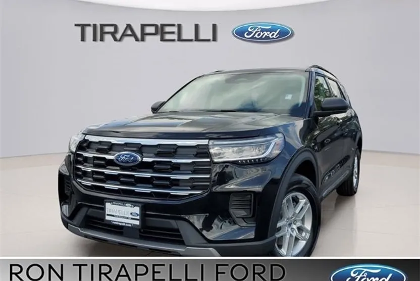 2025 Ford Explorer photo 1