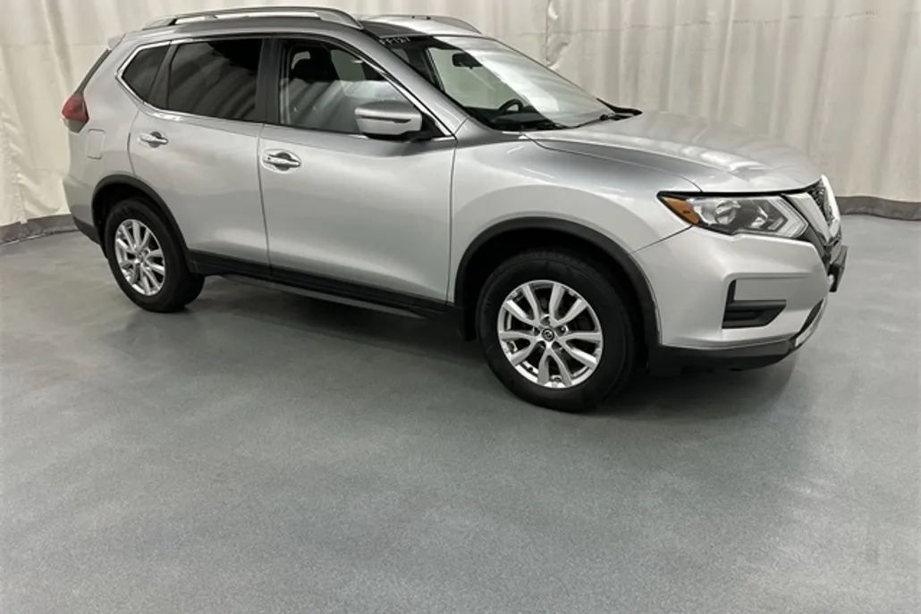 2018 Nissan Rogue SV photo 1