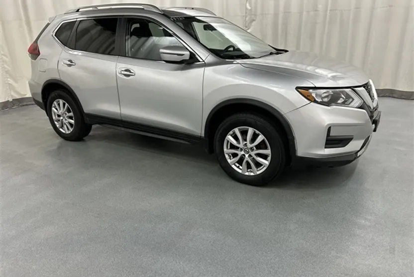 2018 Nissan Rogue SV photo 1