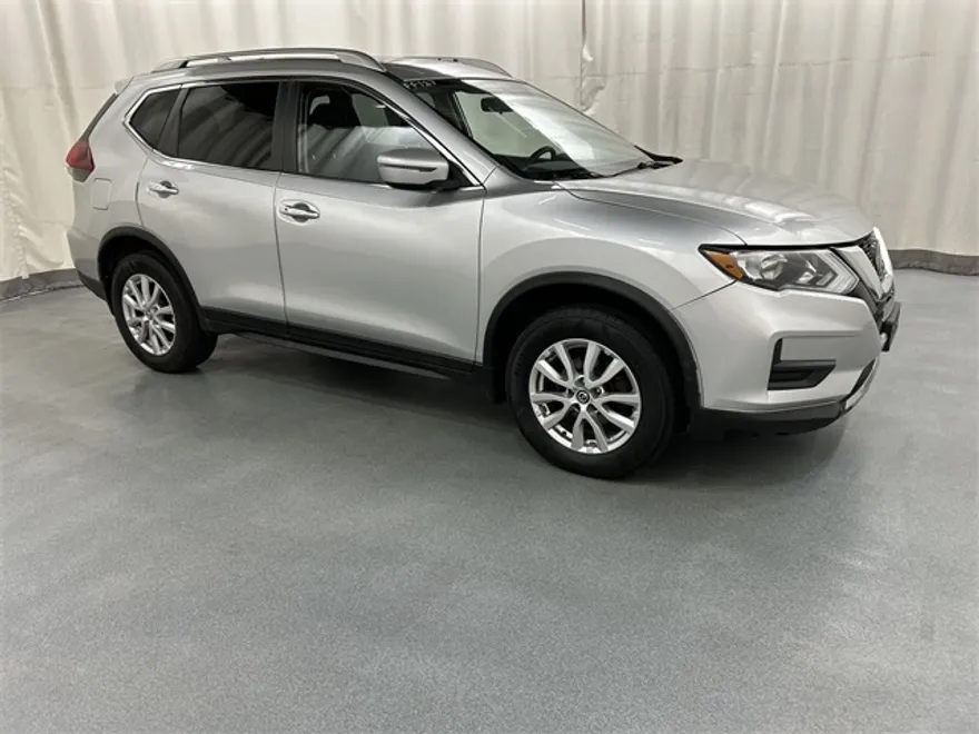 2018 Nissan Rogue SV photo 1