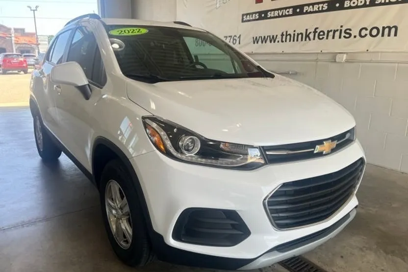 2022 Chevrolet Trax LT photo 1