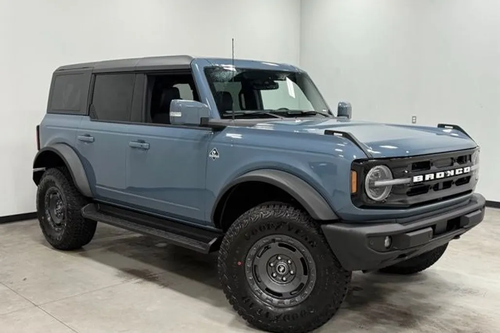 2025 Ford Bronco Outer Banks photo 1
