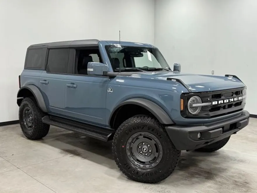 2025 Ford Bronco Outer Banks photo 1