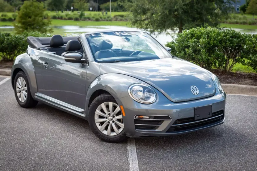 2018 Volkswagen Beetle S Convertible photo 1