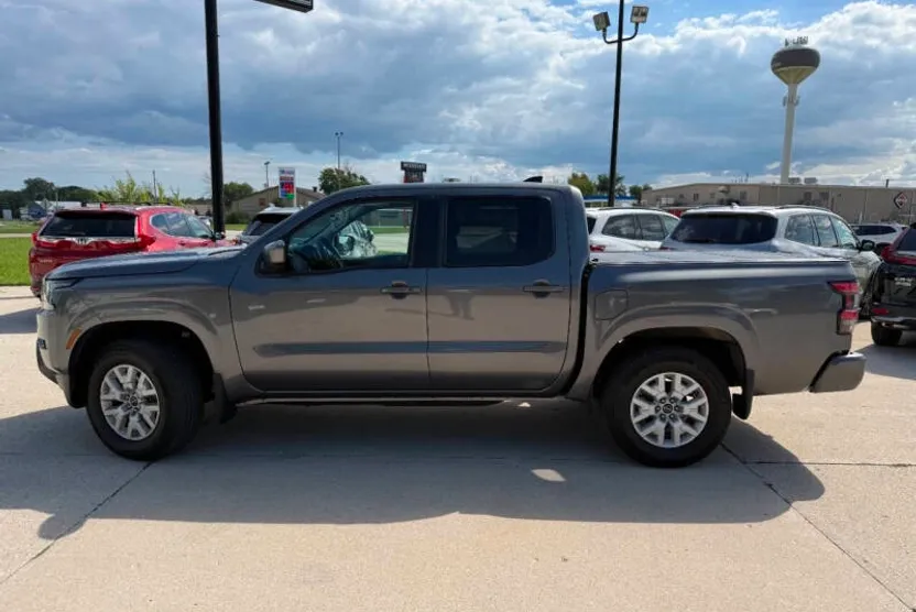 2022 Nissan Frontier SV photo 1