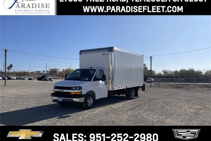 2024 Chevrolet Express 3500 Cutaway photo 1