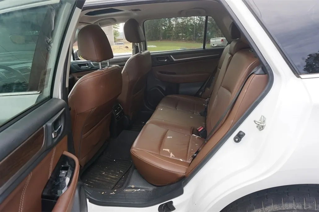 2017 Subaru Outback 2.5i Touring photo 1