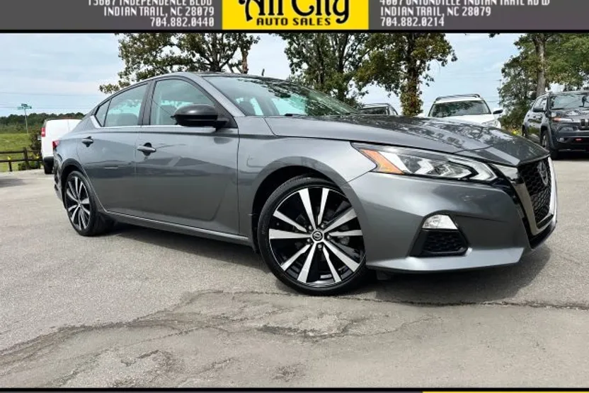 2020 Nissan Altima 2.5 SR photo 1