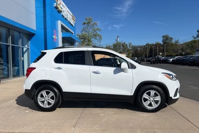 2020 Chevrolet Trax LT photo 1