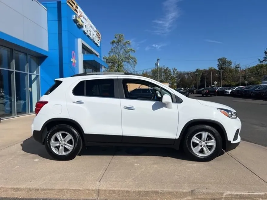2020 Chevrolet Trax LT photo 1