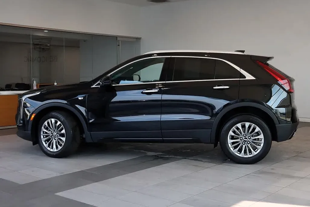 2024 Cadillac XT4 Premium Luxury photo 1