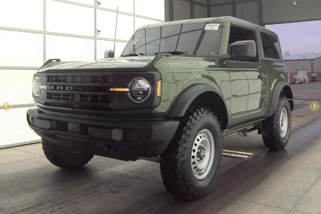 2022 Ford Bronco Base photo 1