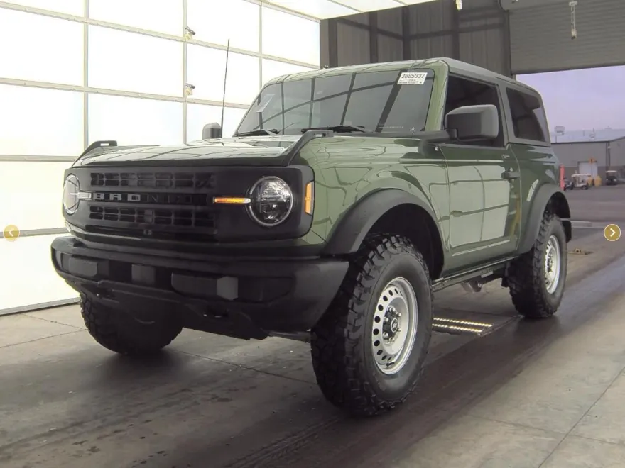2022 Ford Bronco Base photo 1