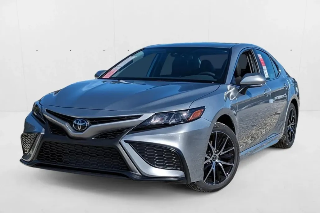 2024 Toyota Camry SE photo 1