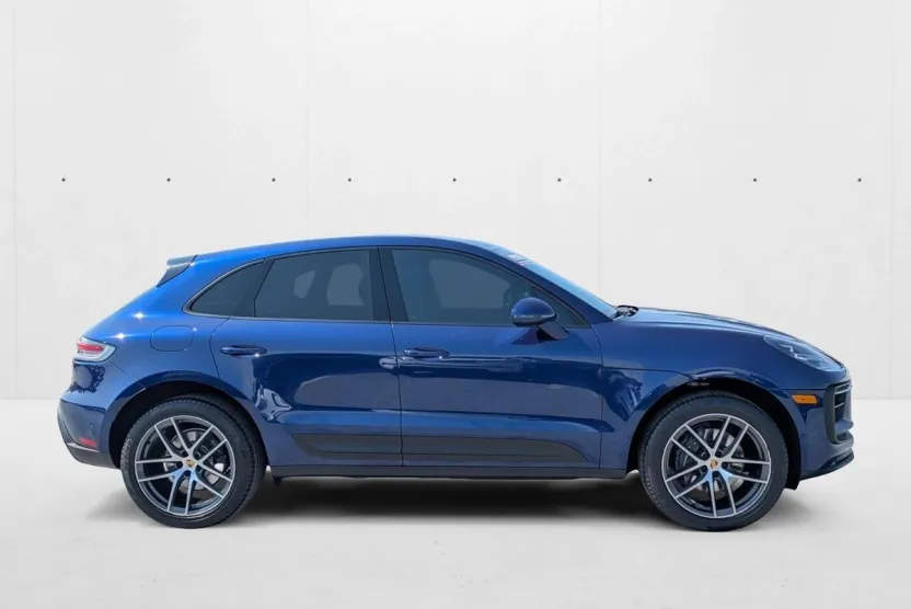 2022 Porsche Macan photo 1