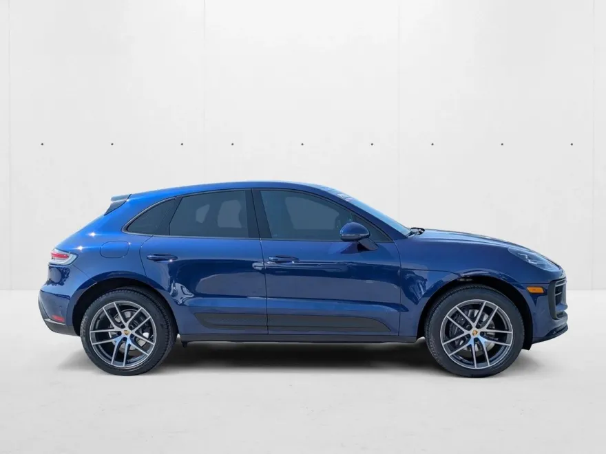 2022 Porsche Macan photo 1