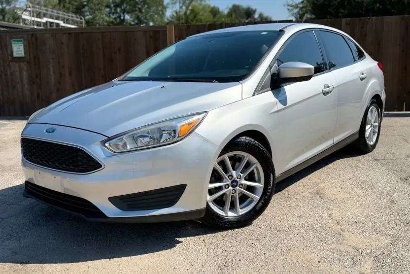 2018 Ford Focus Sedan photo 1