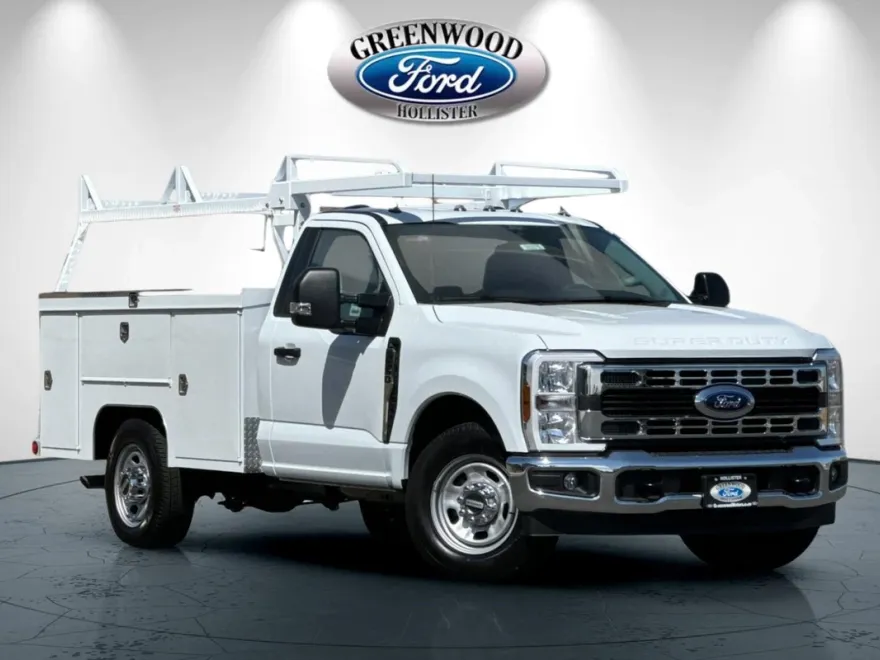 2025 Ford F-350 photo 1