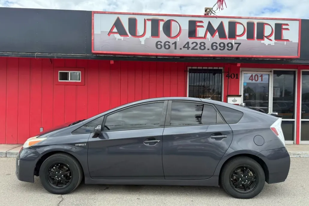2013 Toyota Prius One photo 1