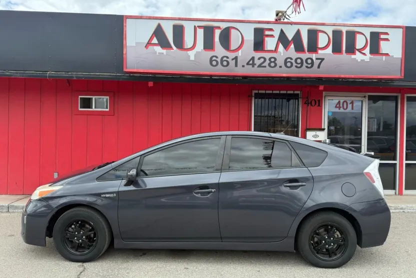 2013 Toyota Prius One photo 1