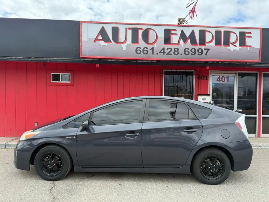 2013 Toyota Prius One photo 1