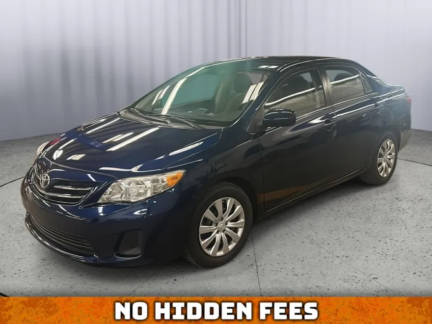 2013 Toyota Corolla LE photo 1